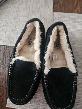 Ugg slippers size 7